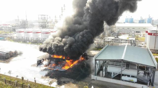 廣西一油罐車發生爆炸事故